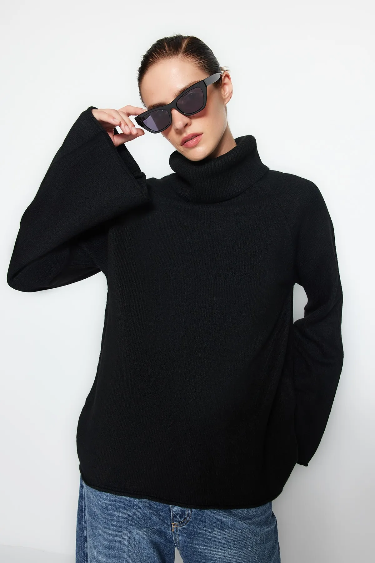 Trendyol Collection  Schwarzer Rollkragenpullover mit weicher Struktur TWOAW24KZ00426