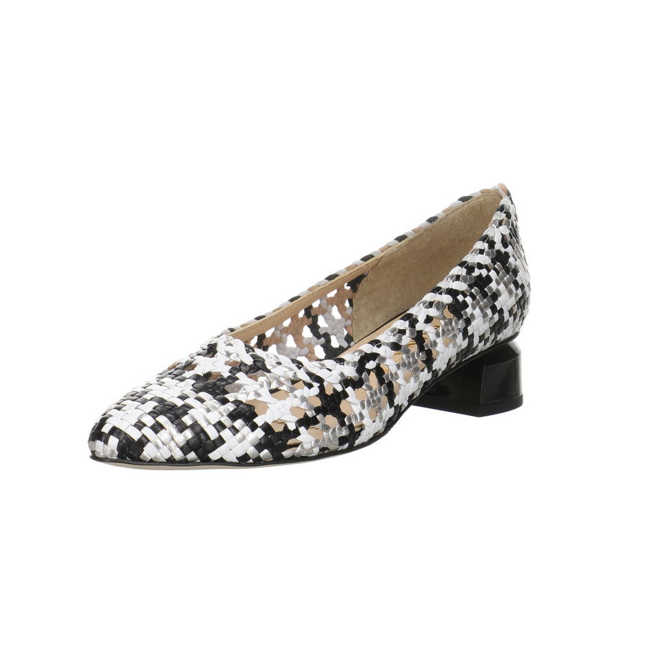 Brunate Pumps