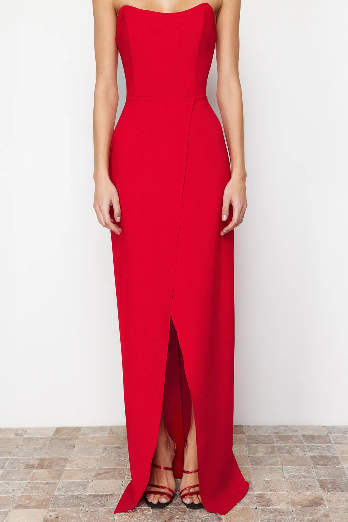 Trendyol Collection  Rotes, langes Abendkleid mit gewebtem Korsettdetail TPRSS24AE00151