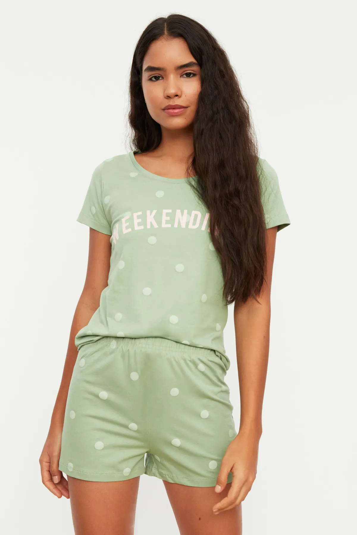 Trendyol Collection  Mintfarbenes gestricktes Pyjama-Set mit gepunkteten T-Shirts und Shorts aus Baumwolle THMSS20PT0215