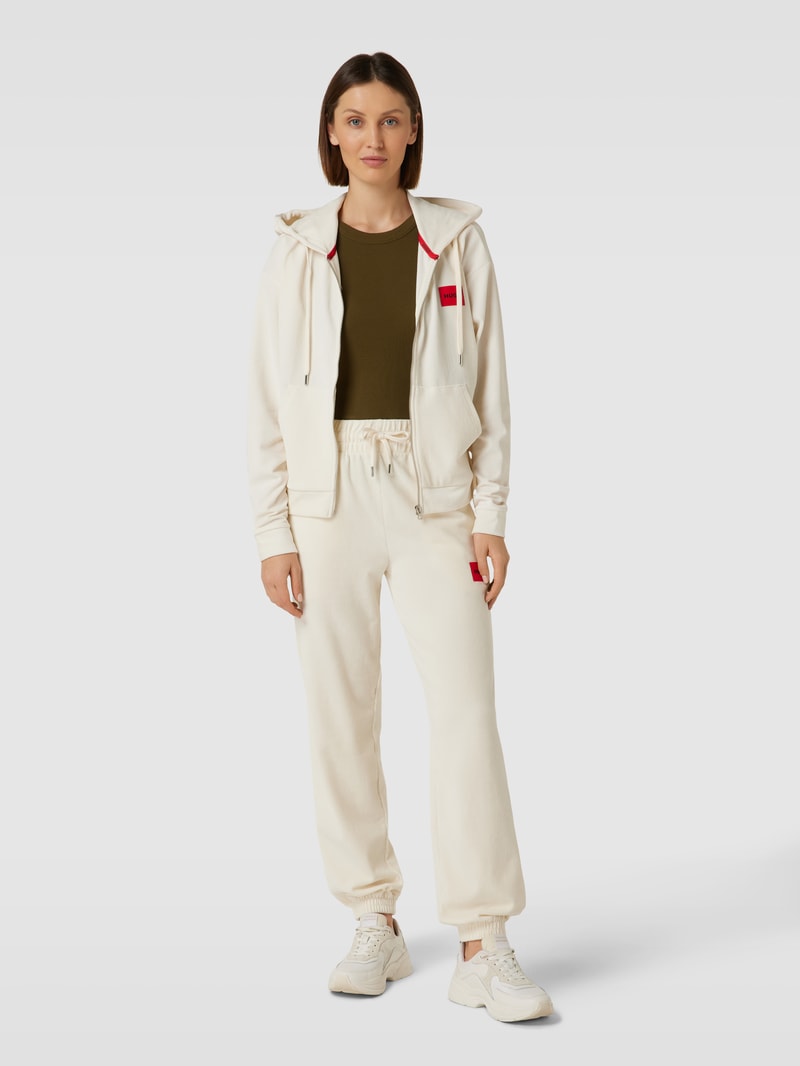 Regular Fit Hose aus Samt mit Label-Patch in offwhite