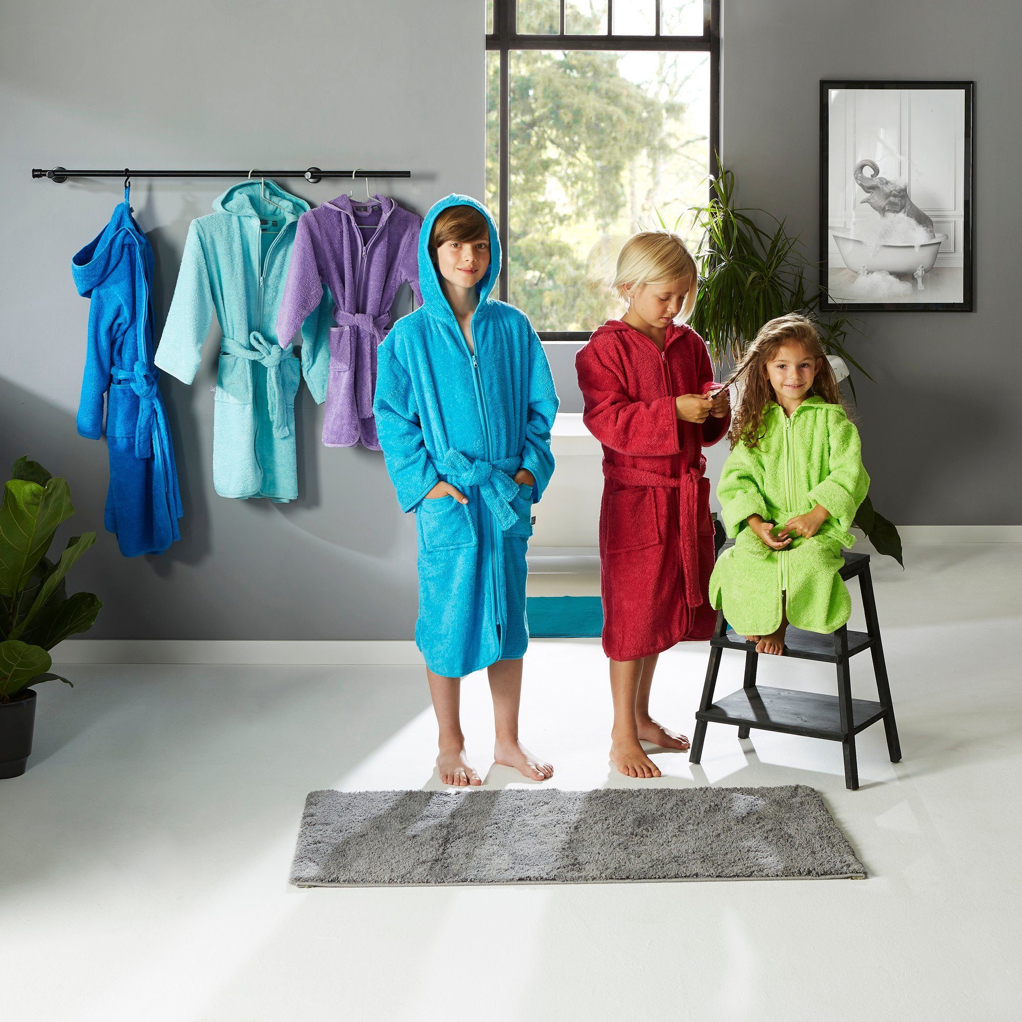 Erwin Müller Kinderbademantel Kinder-Kapuzenbademantel, Rückenlänge: 65 cm, Frottier, mit Kapuze, V03, Walk-Frottier Uni