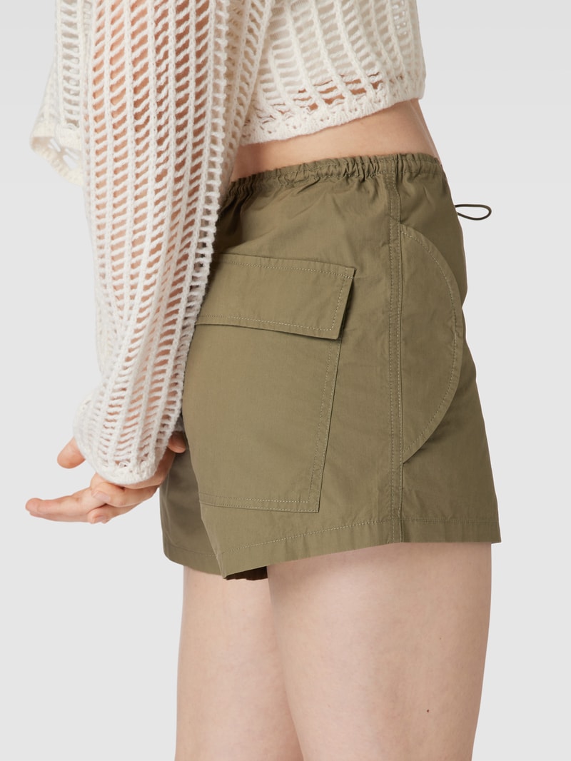 Shorts mit Pattentaschen in khaki