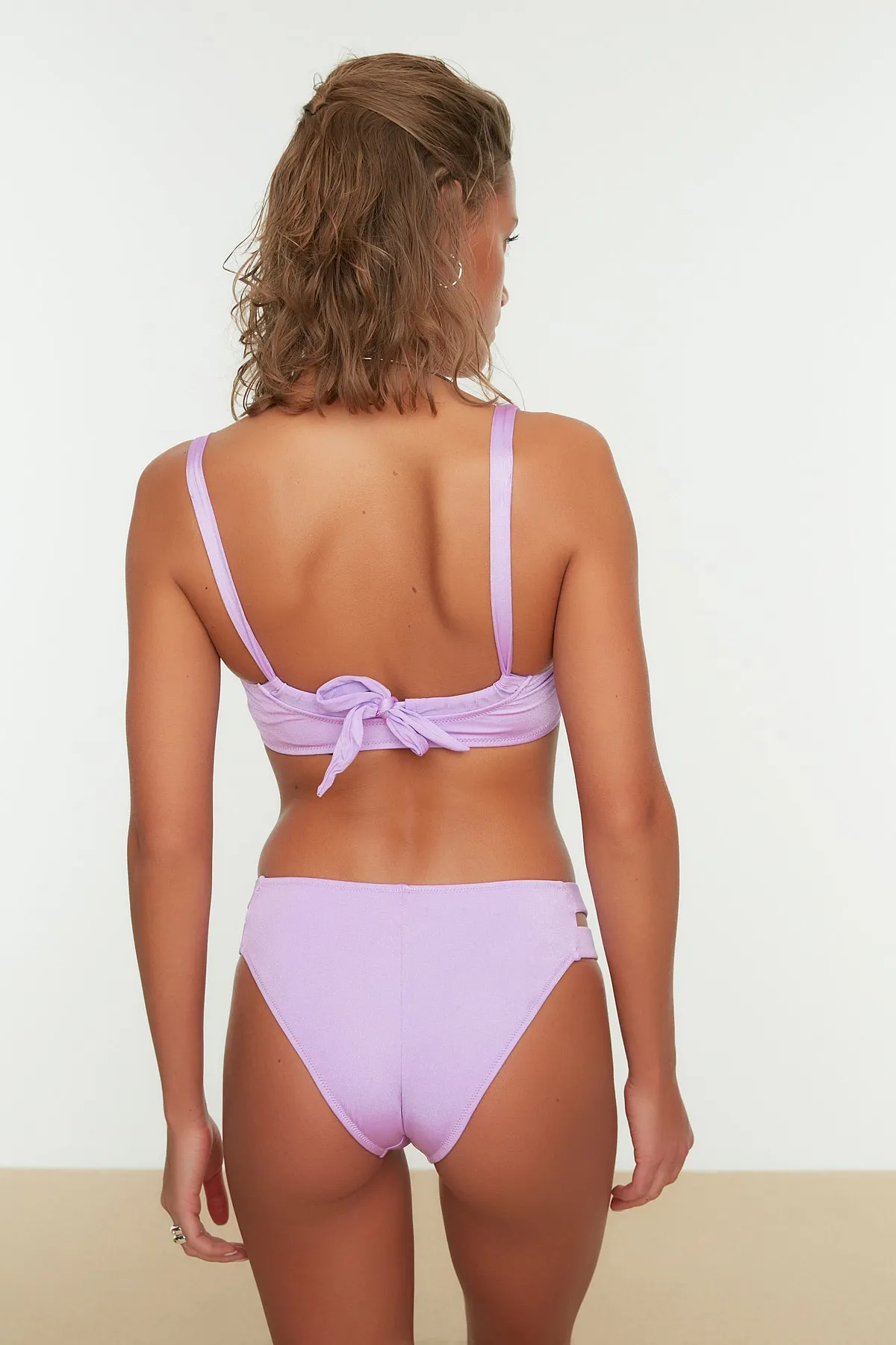 Trendyol Collection  Fliederfarbenes, detailliertes Bikiniunterteil mit Ausschnitten TBESS21BA0306