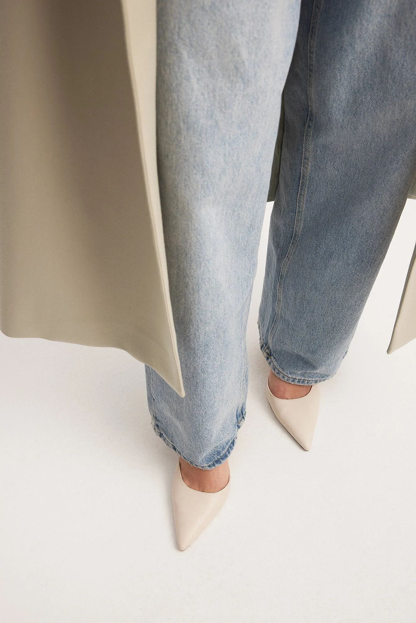 Schmale Sling-Pumps mit Sanduhrform