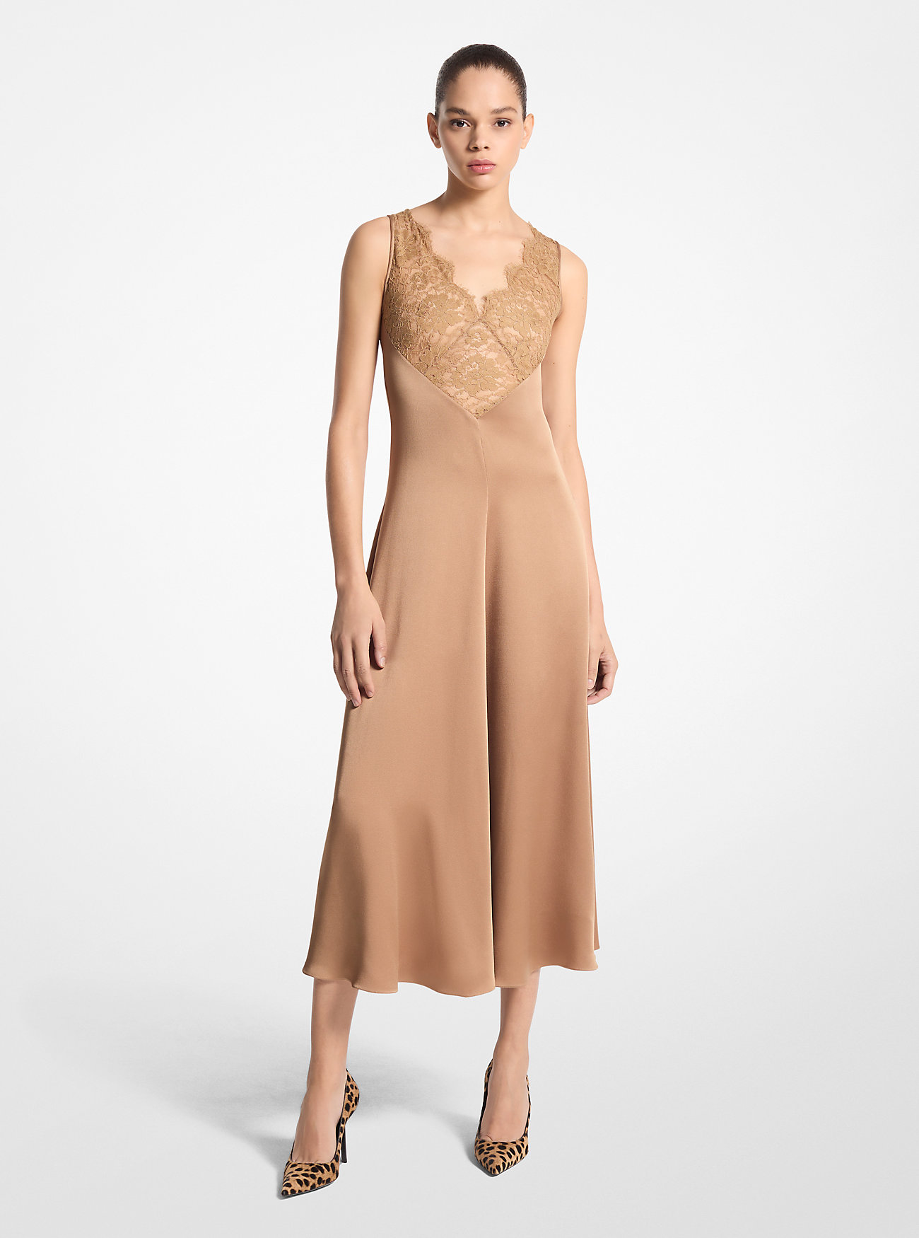 Lace Trim Satin Charmeuse Kjole - CAPPUCCINO