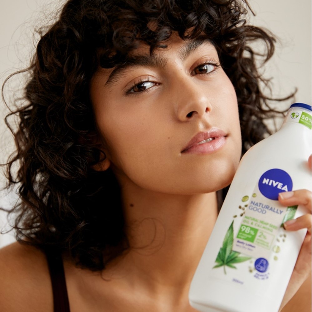 nivea NATURALLY GOOD - Lait corps hydratant apaisant Chanvre BIO Lait corps