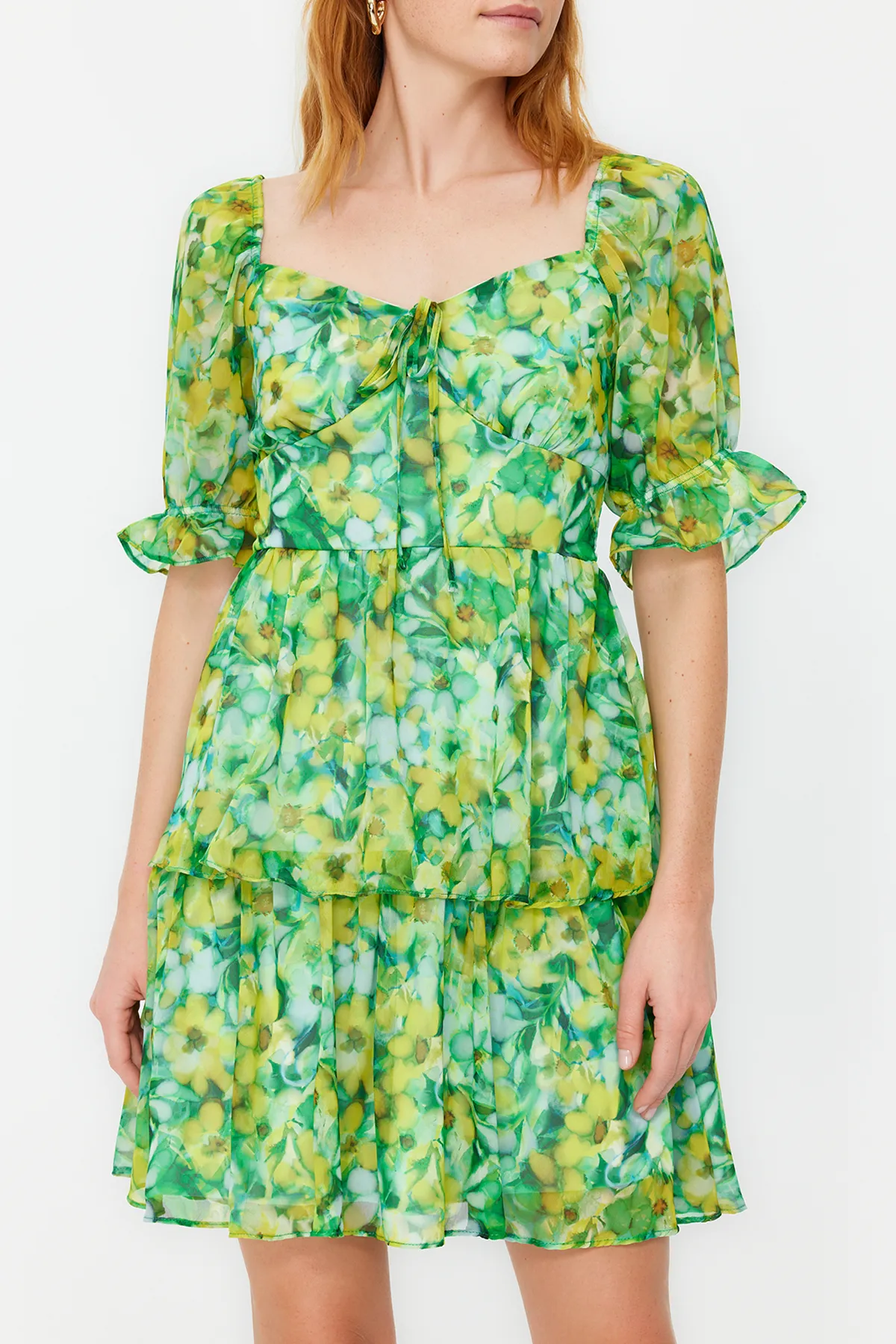 Trendyol Collection  Grünes, gewebtes Minikleid mit Blumenrock, Volant und Chiffonfutter TWOSS22EL2772