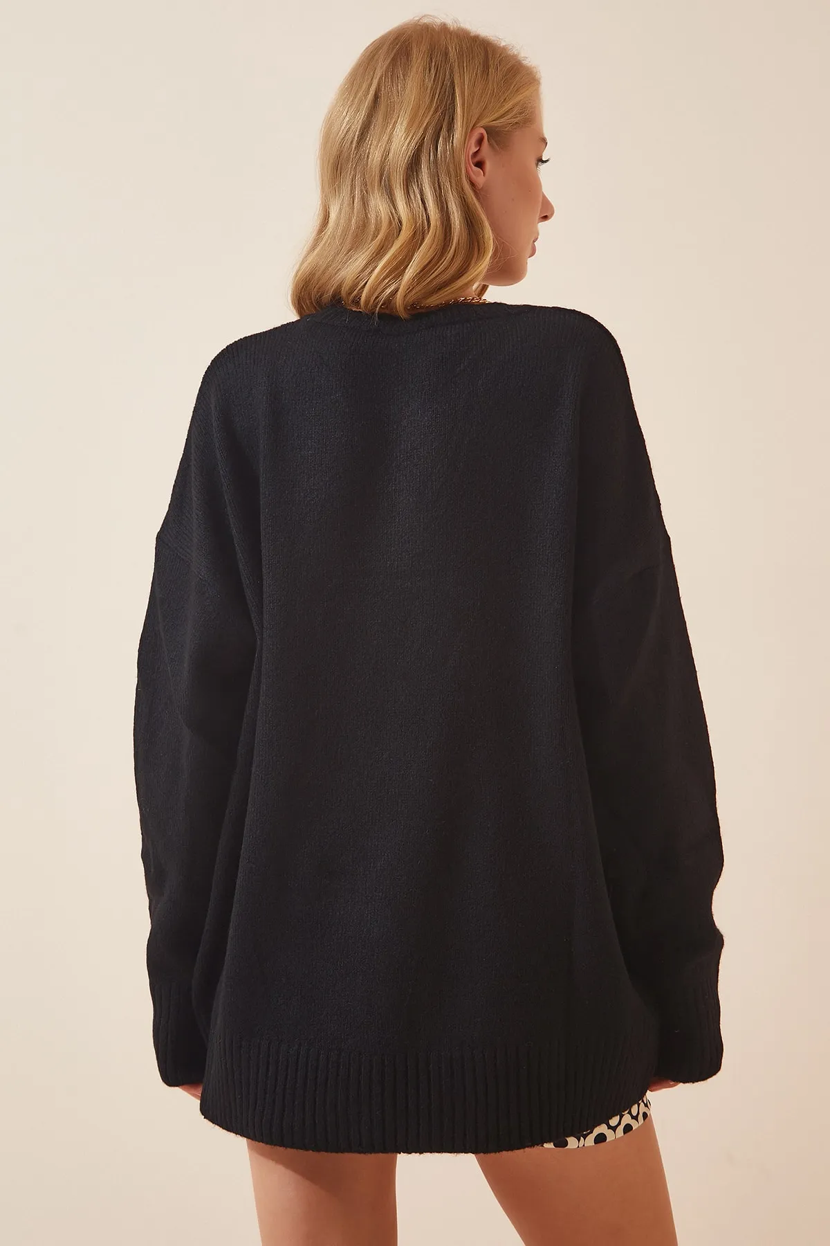 Happiness İstanbul  Schwarzer Oversize-Strickpullover für Damen PN00054