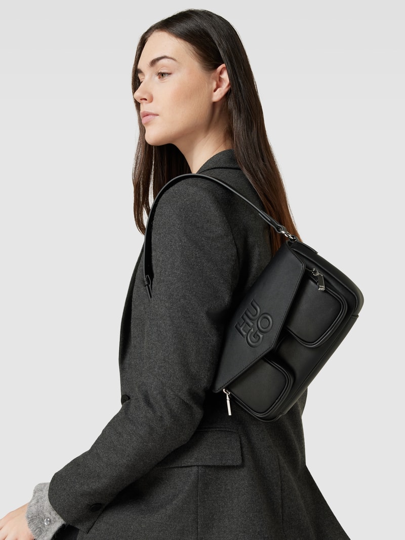 Schultertasche mit Label-Prägung Modell 'Bel' in black