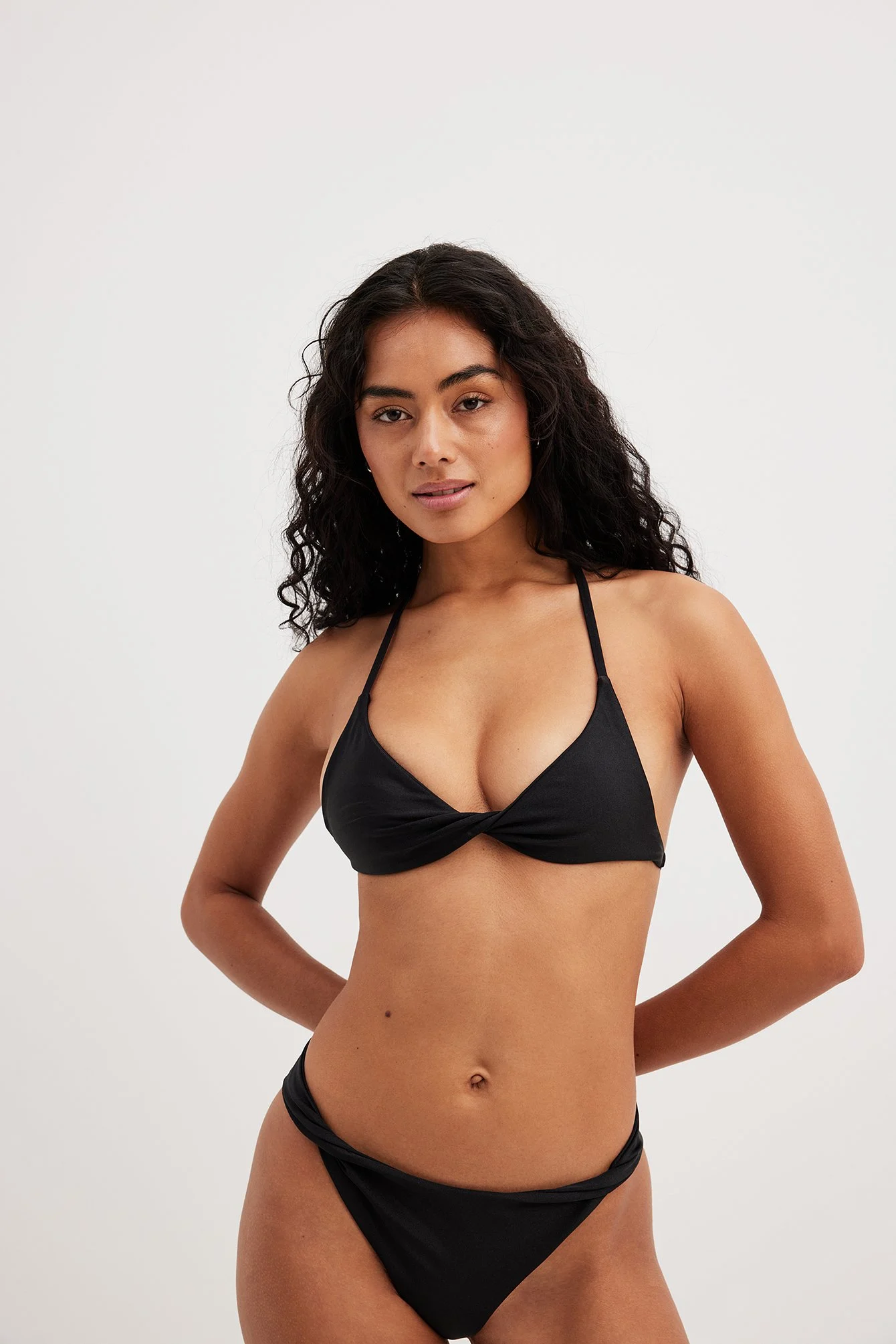 Bikini-Höschen mit Twistdetail