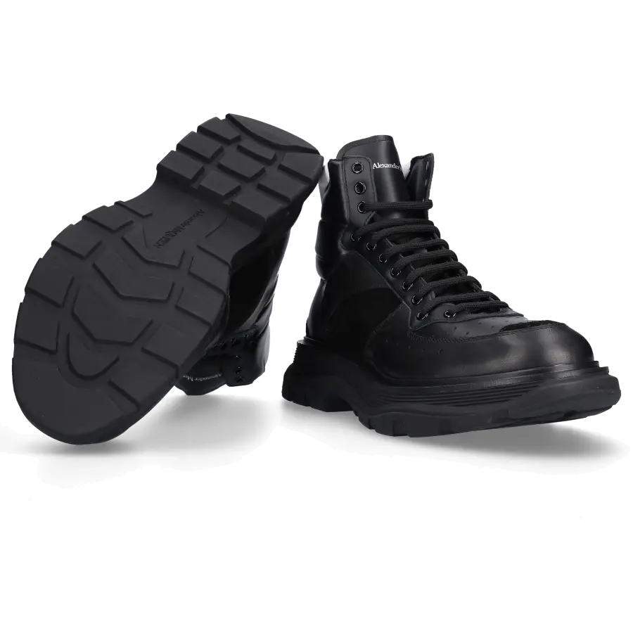 Alexander McQueen - Stiefeletten WHRH6 Kalbsleder - schwarz