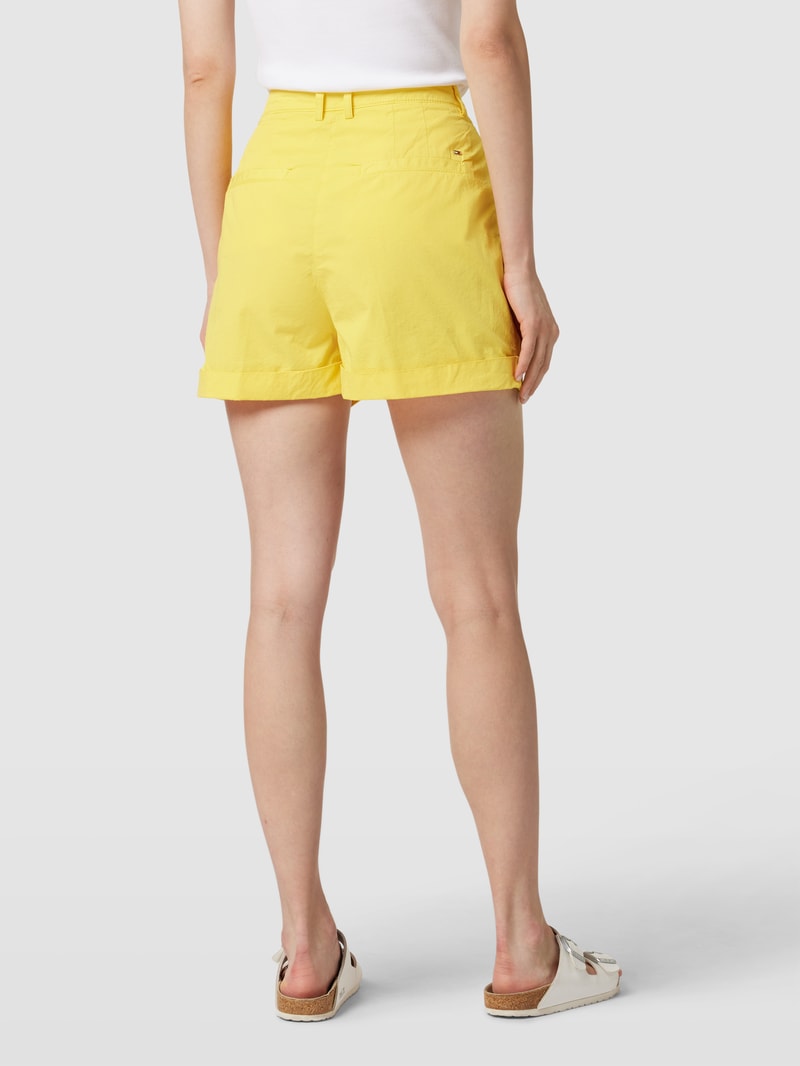 Shorts mit fixierten Beinumschlägen in gelb