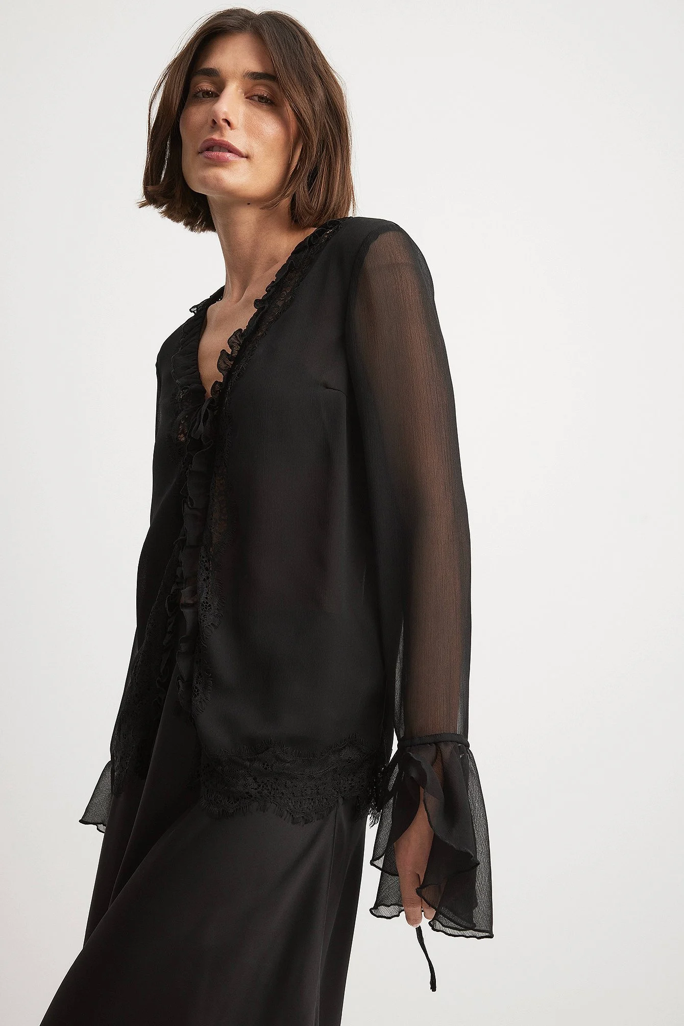Chiffonbluse mit Spitzenverzierung