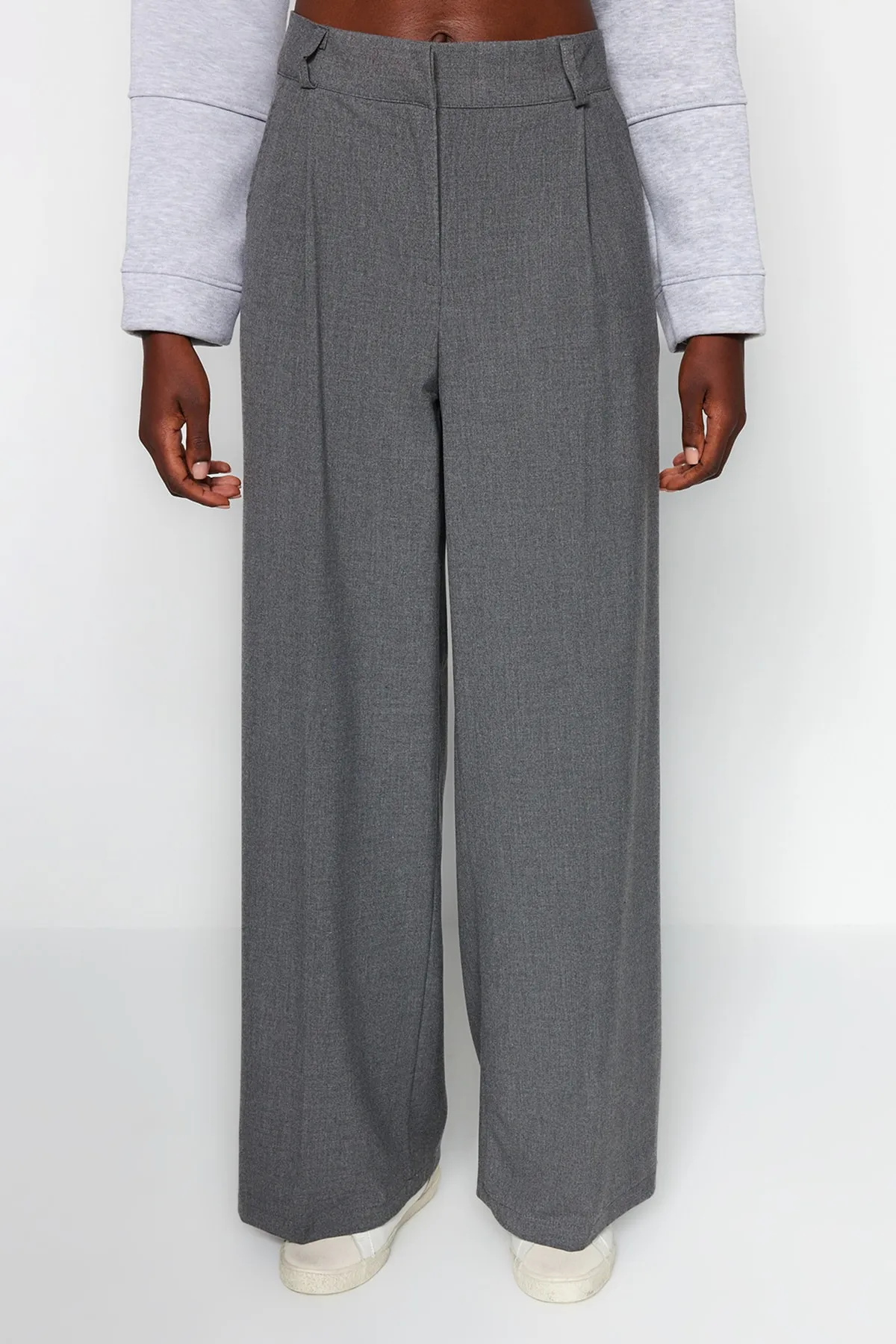 Trendyol Collection  Anthrazitfarbene Palazzo-/Webhose mit extra weitem Bein TWOSS23PL00062