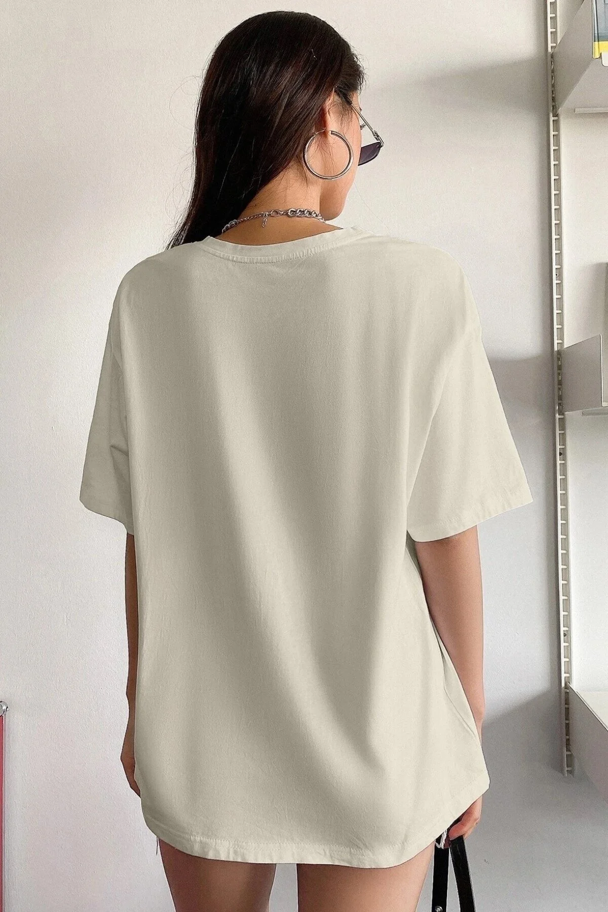 MODAGEN  Beiges bedrucktes Oversize-T-Shirt „The 1997“ für Damen