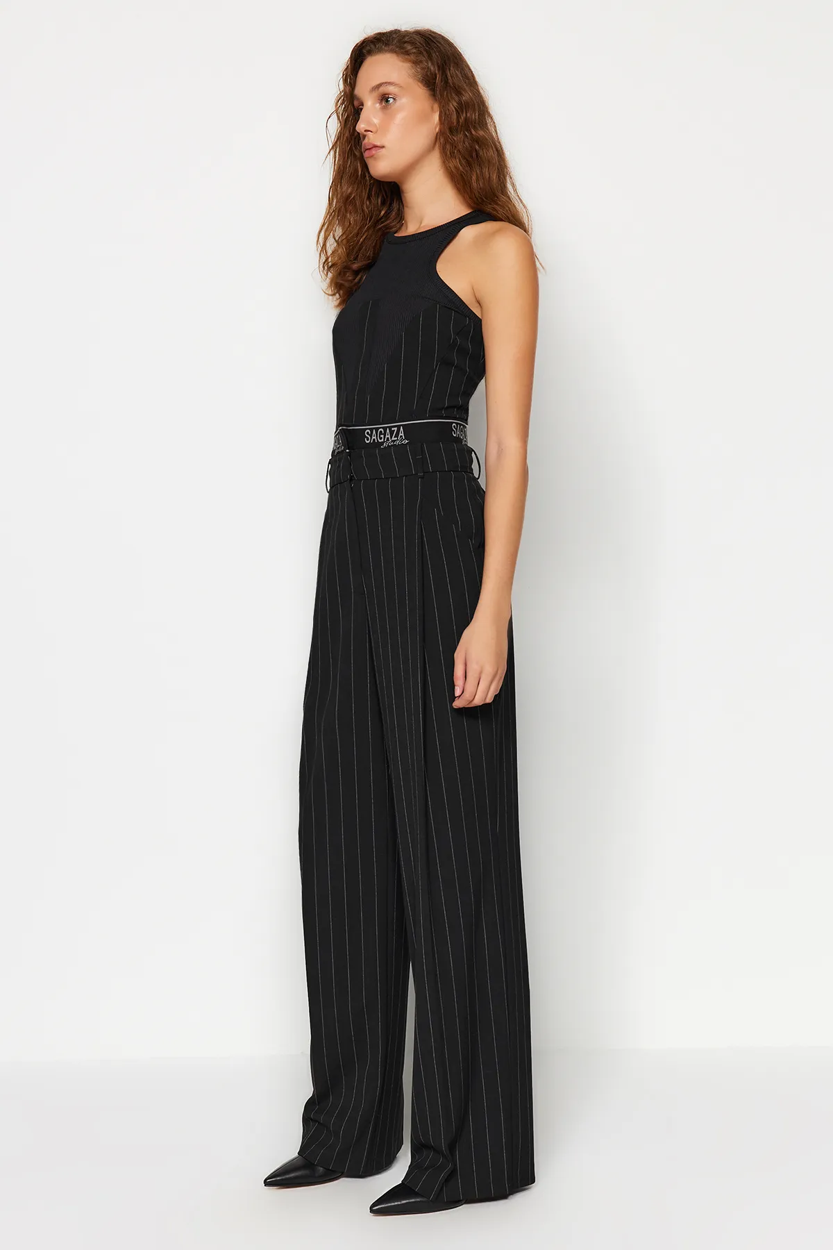 Trendyol Collection  X Sagaza Studio Schwarz gestreifte Gummi-Polyviscon-Hose mit detaillierten Details TCLAW24PL00000