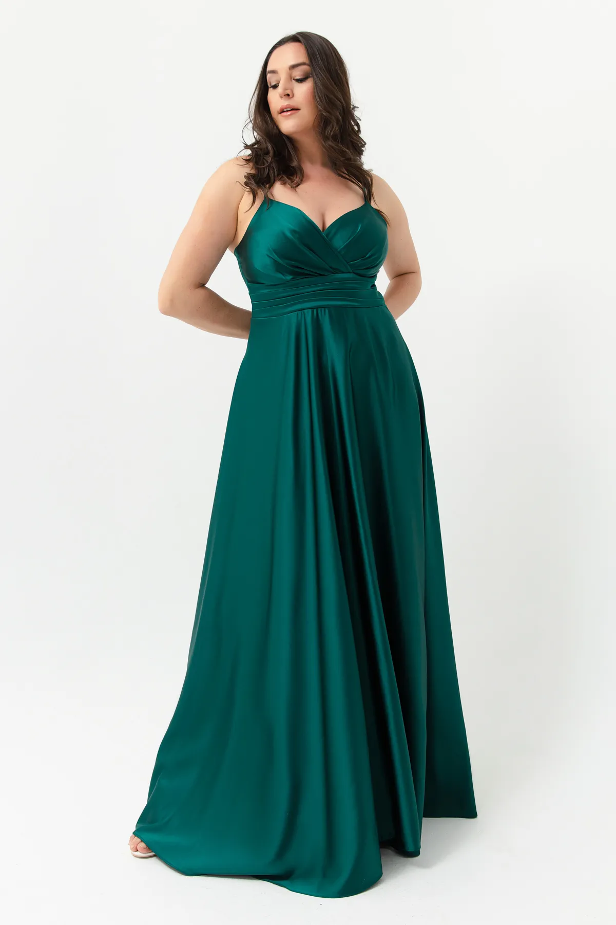 Lafaba  Smaragdgrünes Abendkleid und Abschlusskleid aus Satin in Übergröße mit Trägern in Smaragdgrün