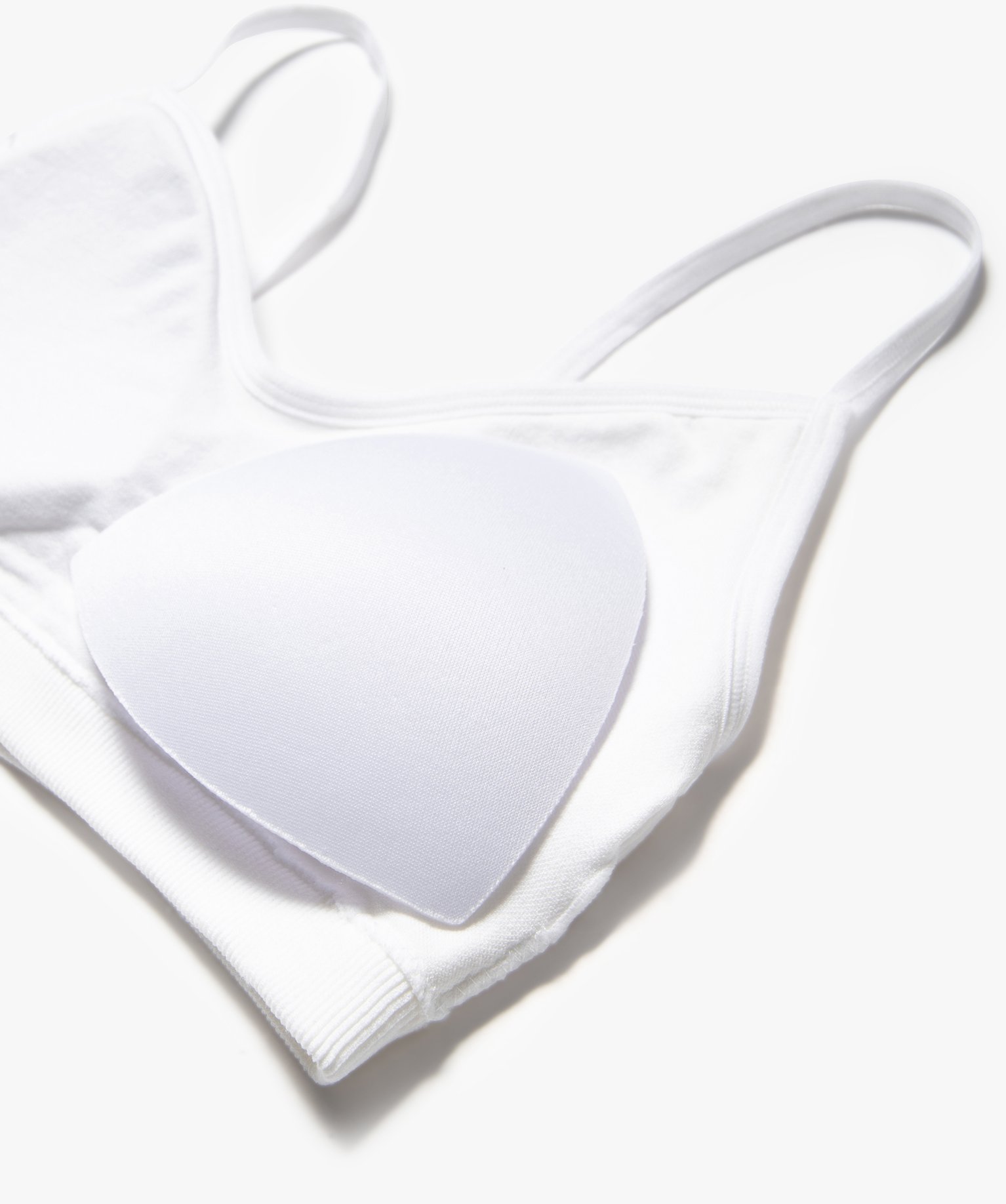 Brassière à fines bretelles en maille ctelée avec mouss... blanc | GEMO