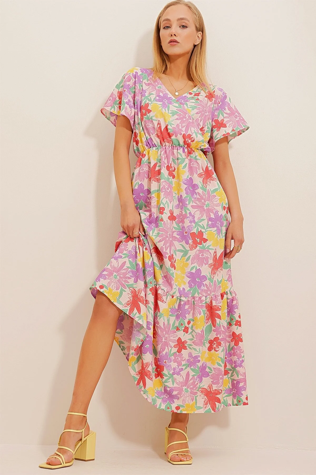 Trend Alaçatı Stili  Zweireihiges Maxikleid mit Blumenmuster für Damen in Flieder ALC-X4373