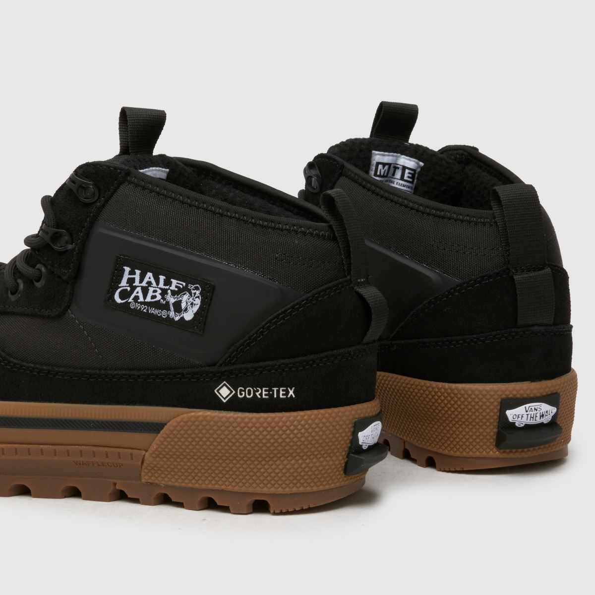 Vans – MTE – Half Cab Gore-Tex – Svarta sneakers