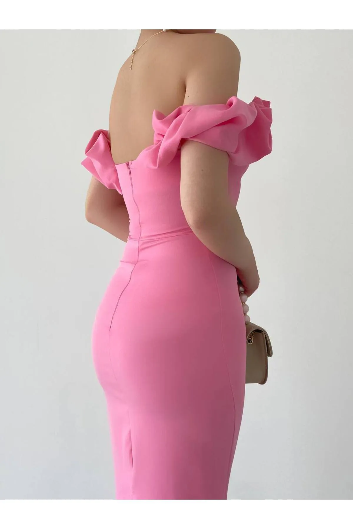 SONREİR  NIEDRIGE SCHULTERKLEID IN MIDI-LÄNGE