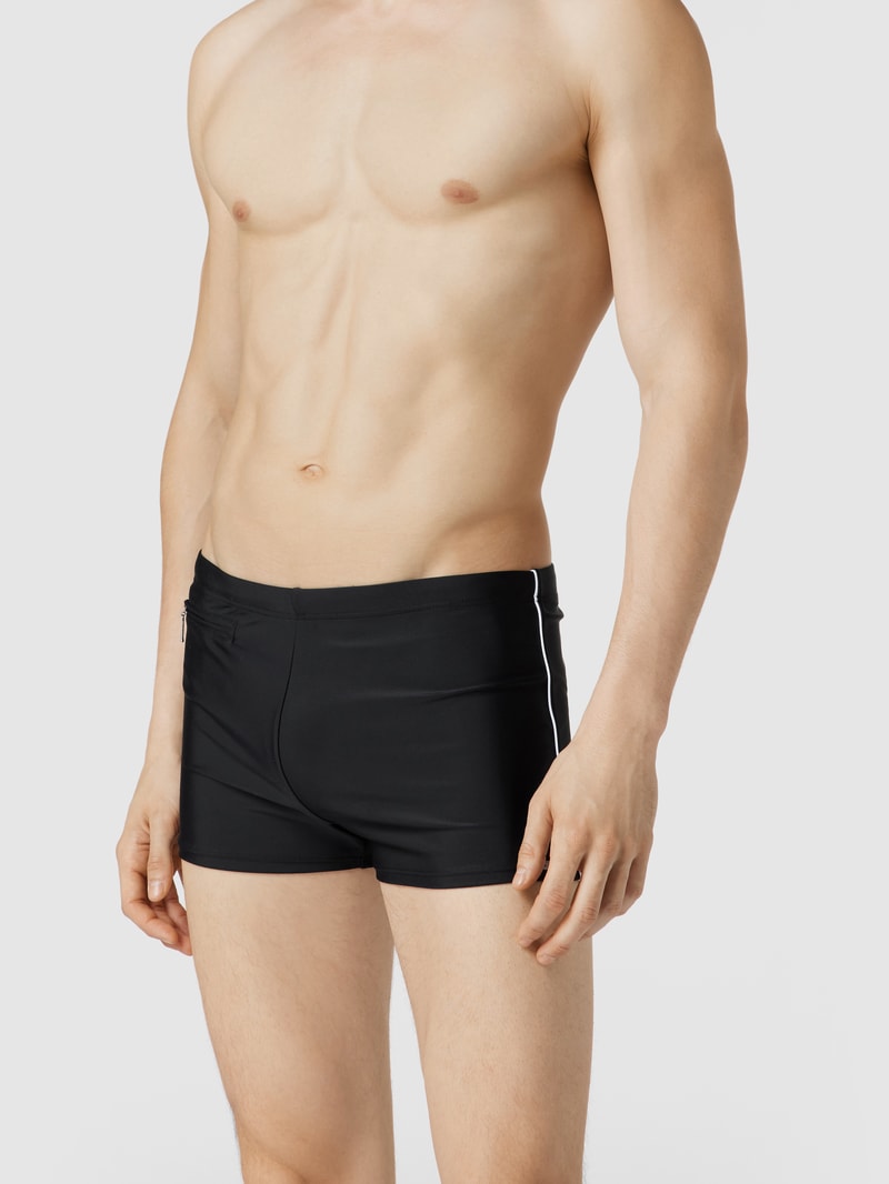 Badehose mit verschließbarer Gesäßtasche in schwarz