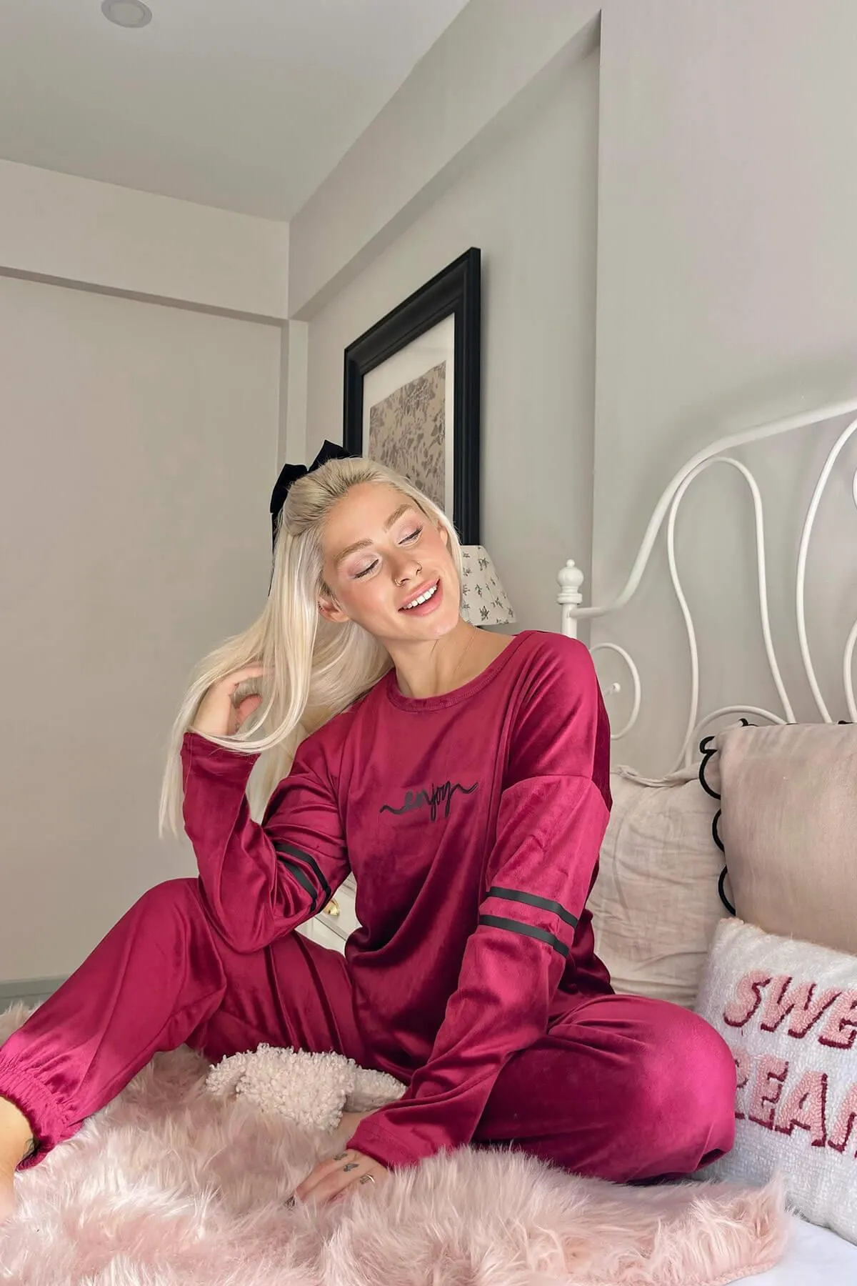 Pijamaevi  Weinrotes, gemustertes, exklusives Damen-Pyjama-Set aus Samt
