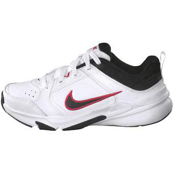 Nike Defy All Day Sneaker in weiß