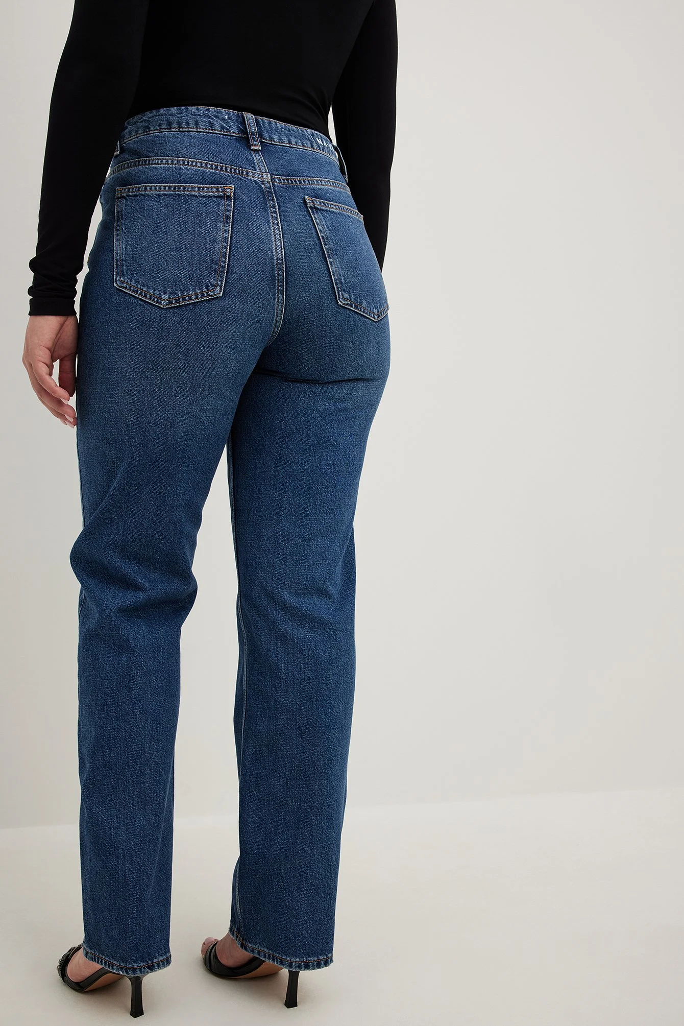 Gerade geschnittene Jeans mit hoher Taille