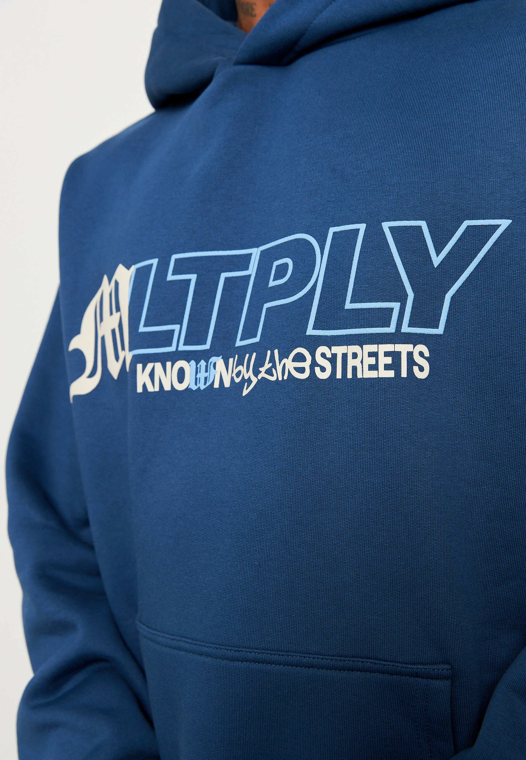 Sudadera con capucha WITNESS de Multiply Apparel