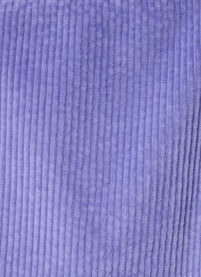 Pantaloni mulați din catifea reiată, cu talie înaltă și croială scurtă pe picior, de la Benetton.