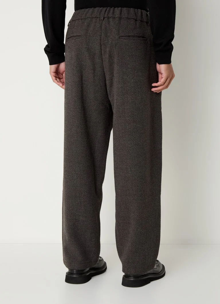 Pantaloni Felix de la Frankie Shop, lejeri, texturați.