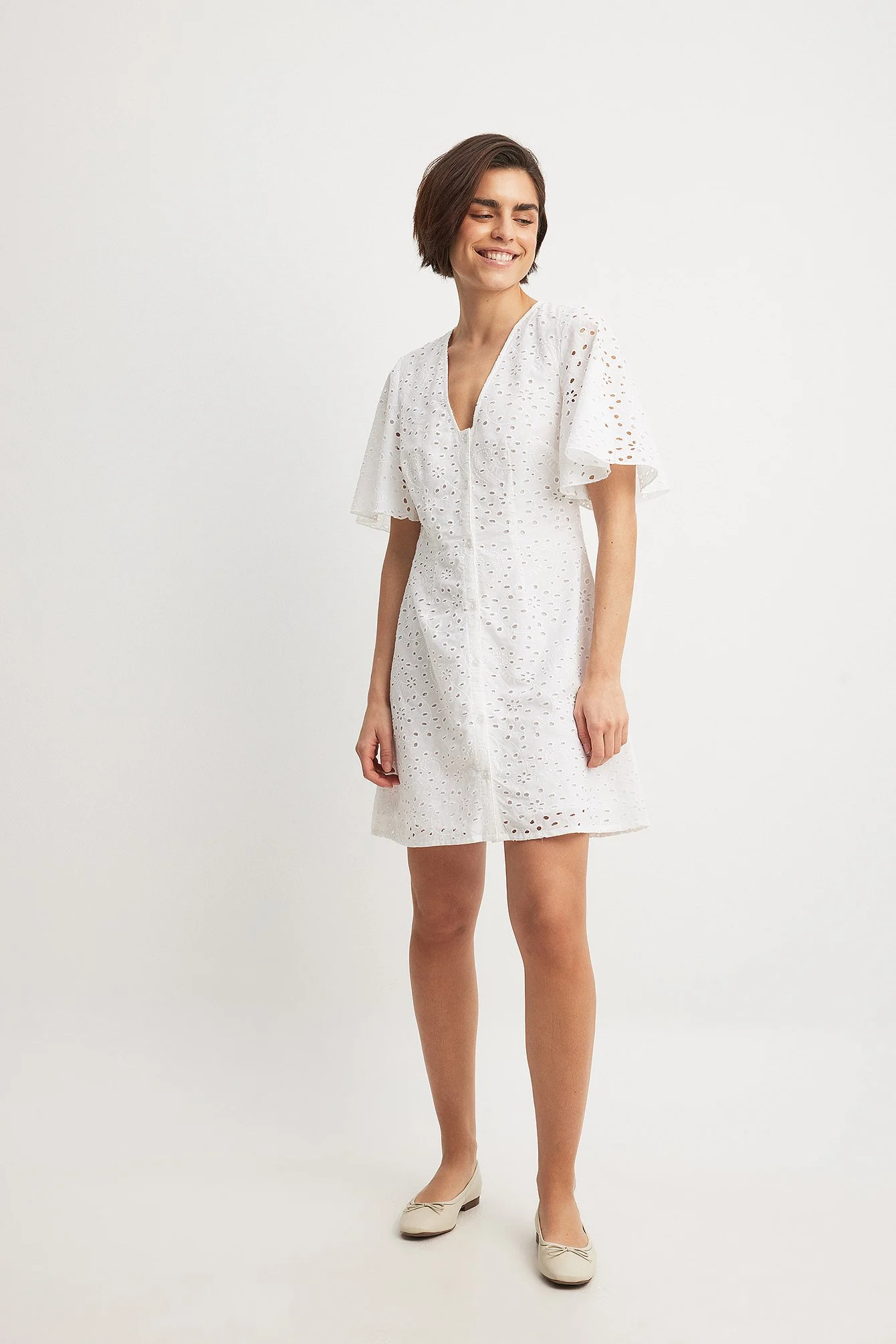 Anglaise-Minikleid mit Knöpfen