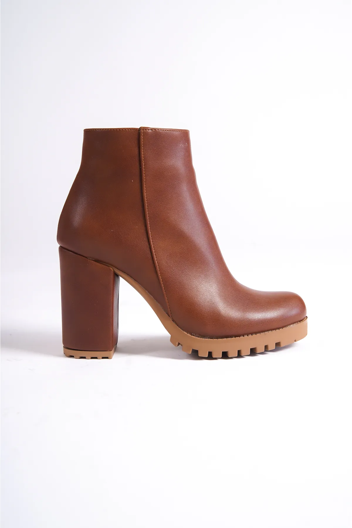 Capone Outfitters  Damenstiefel mit runder Zehenpartie und mittelhoher Trac-Sohle