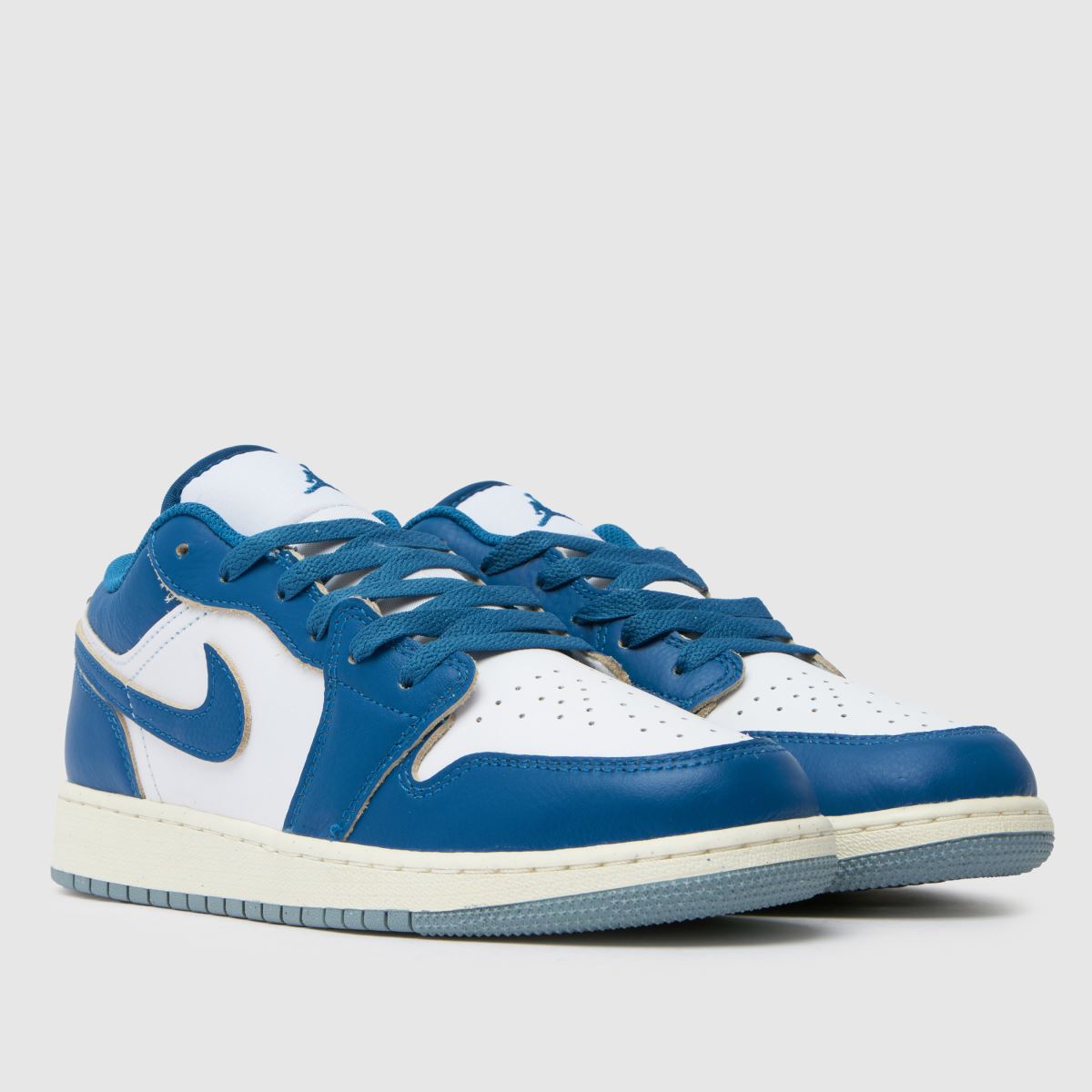 Nike Jordan vita & blå Air Jordan 1 Low se Pojkar Barnskor