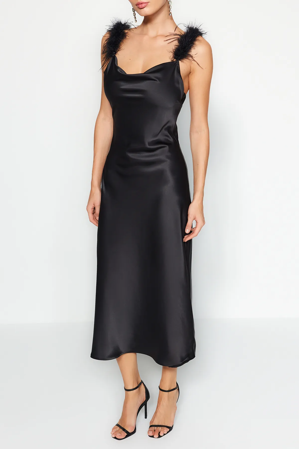 Trendyol Collection  Schwarzes geripptes Satinkleid TPRAW24EL00181