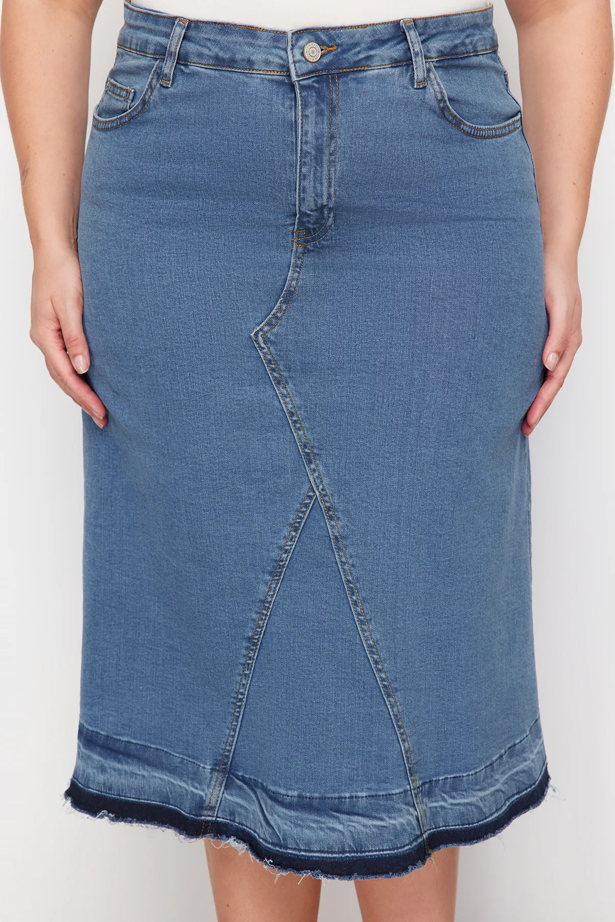 Trendyol Curve  Blauer Jeansrock in Blockfarben TBBAW24AZ00025