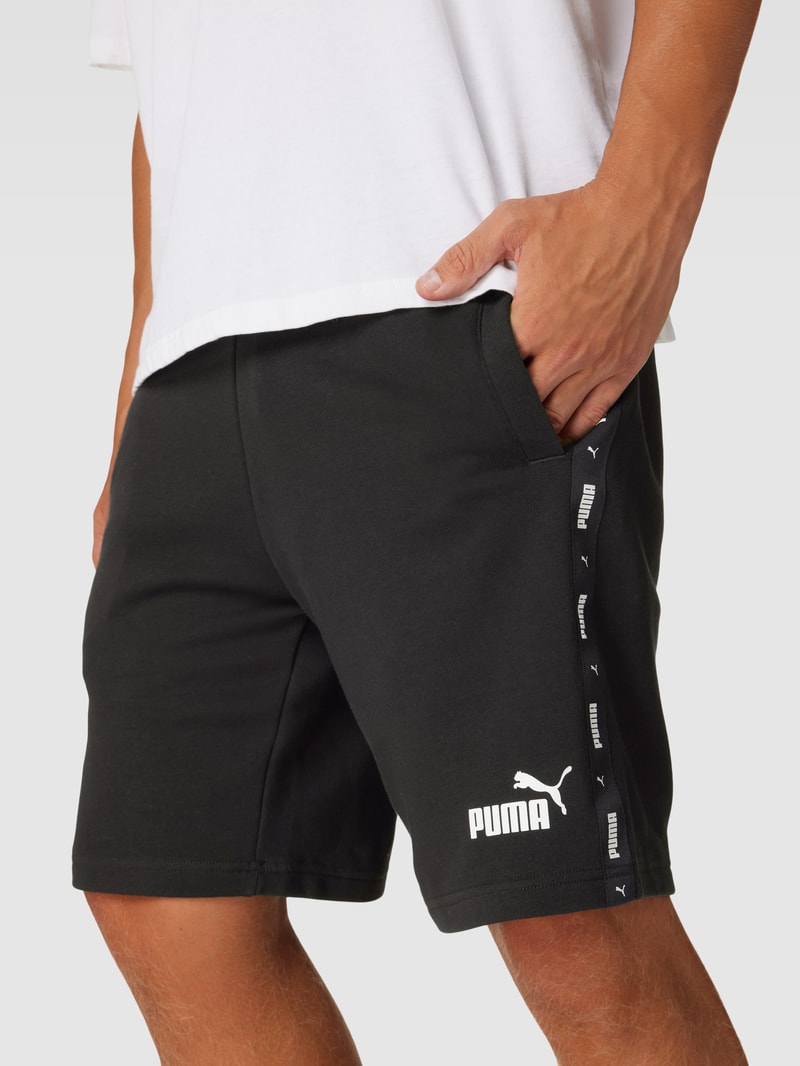 Shorts mit Label-Details in schwarz