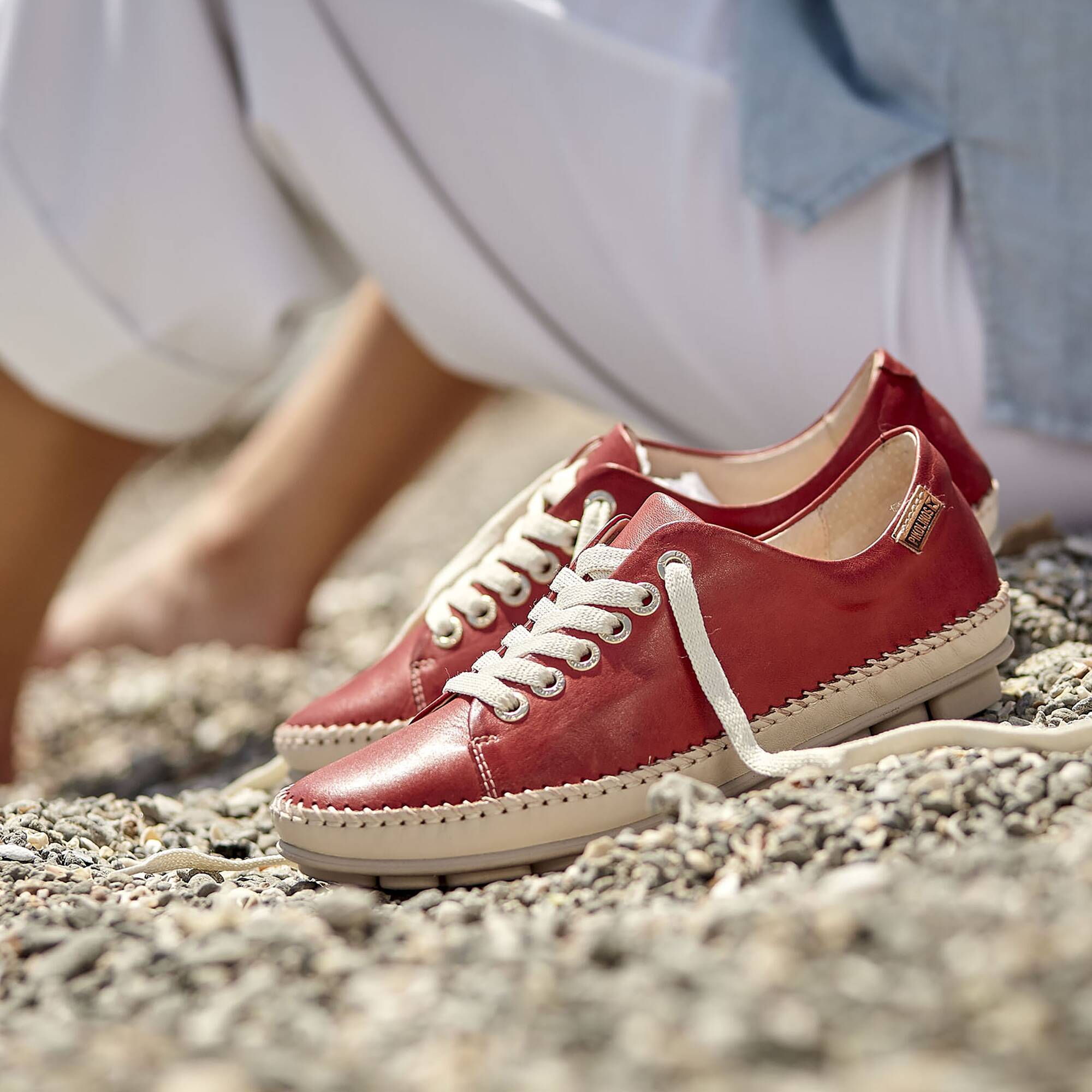 Buty sportowe w kolorze KORALOWYM