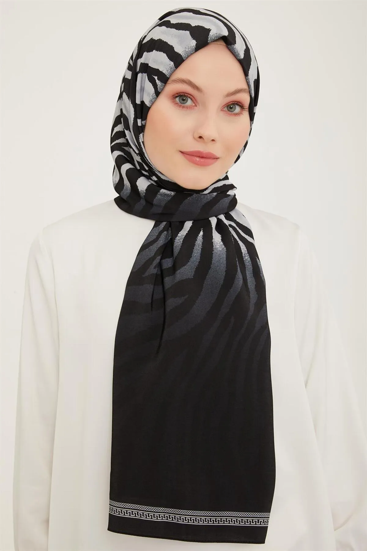 Armine  Trend-Modalschal – Zebramuster – 5747-01 – Schwarz, Grau