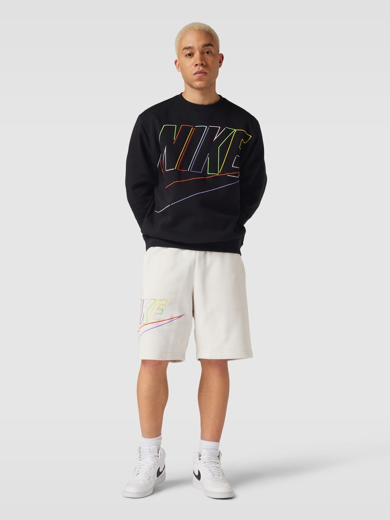 Sweatshirt mit Rundhalsausschnitt in schwarz
