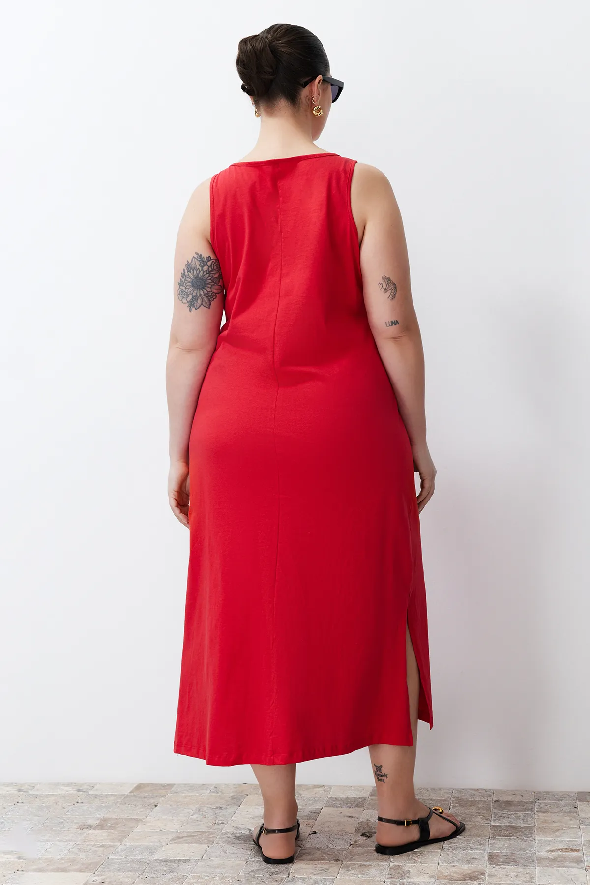 Trendyol Curve  Rotes Strickkleid aus Single-Jersey in Übergröße
