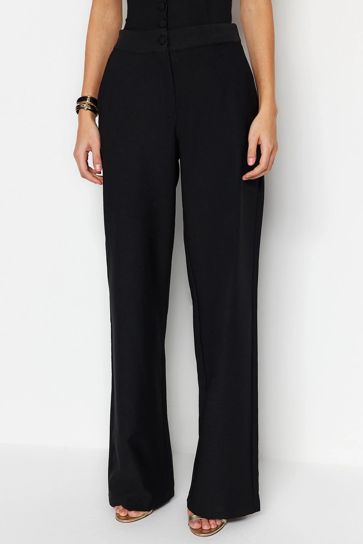 Trendyol Collection  Schwarze Hose mit gewebtem Korsett-Detail TPRSS23PL00033