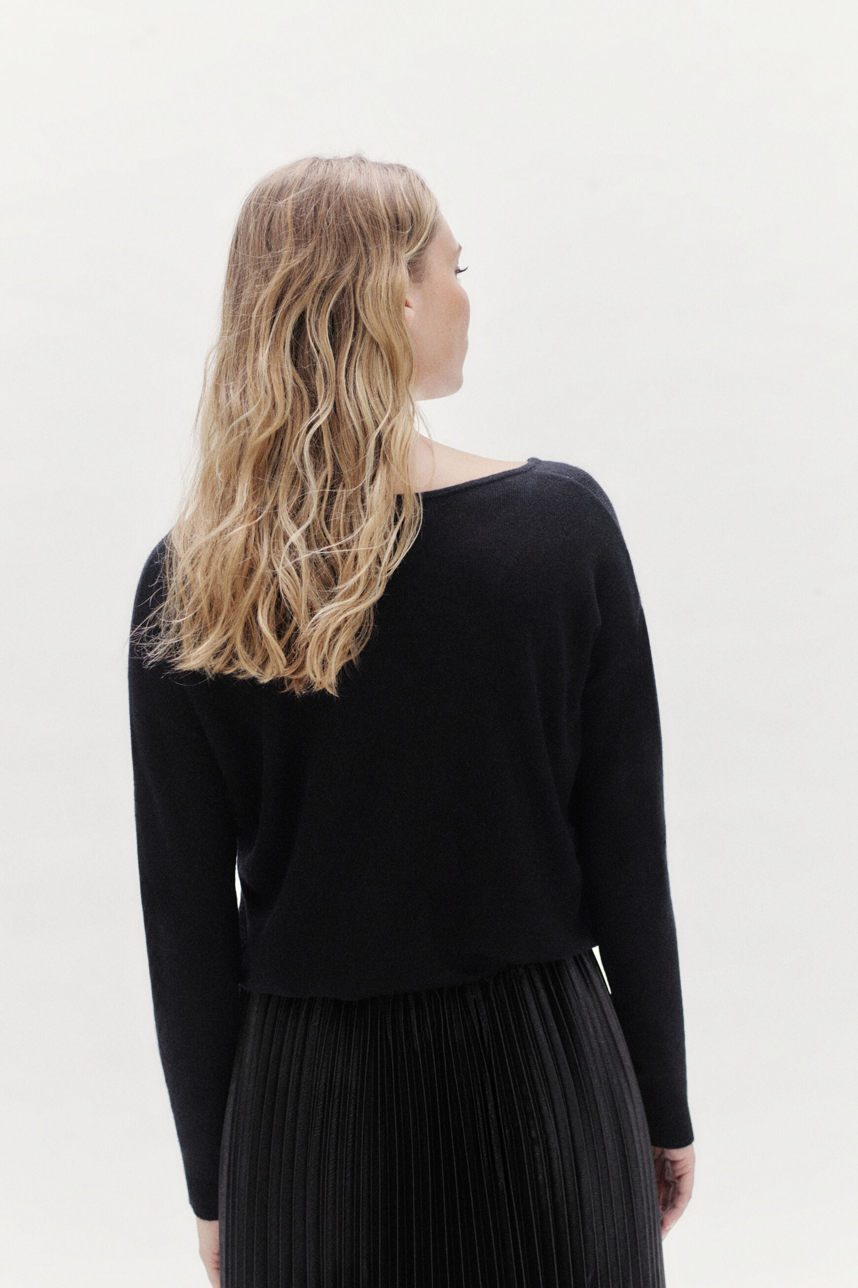 pull laura noir femme