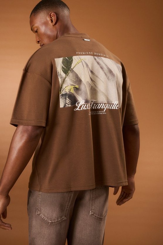 Kastiges Oversize T-Shirt mit Stickerei