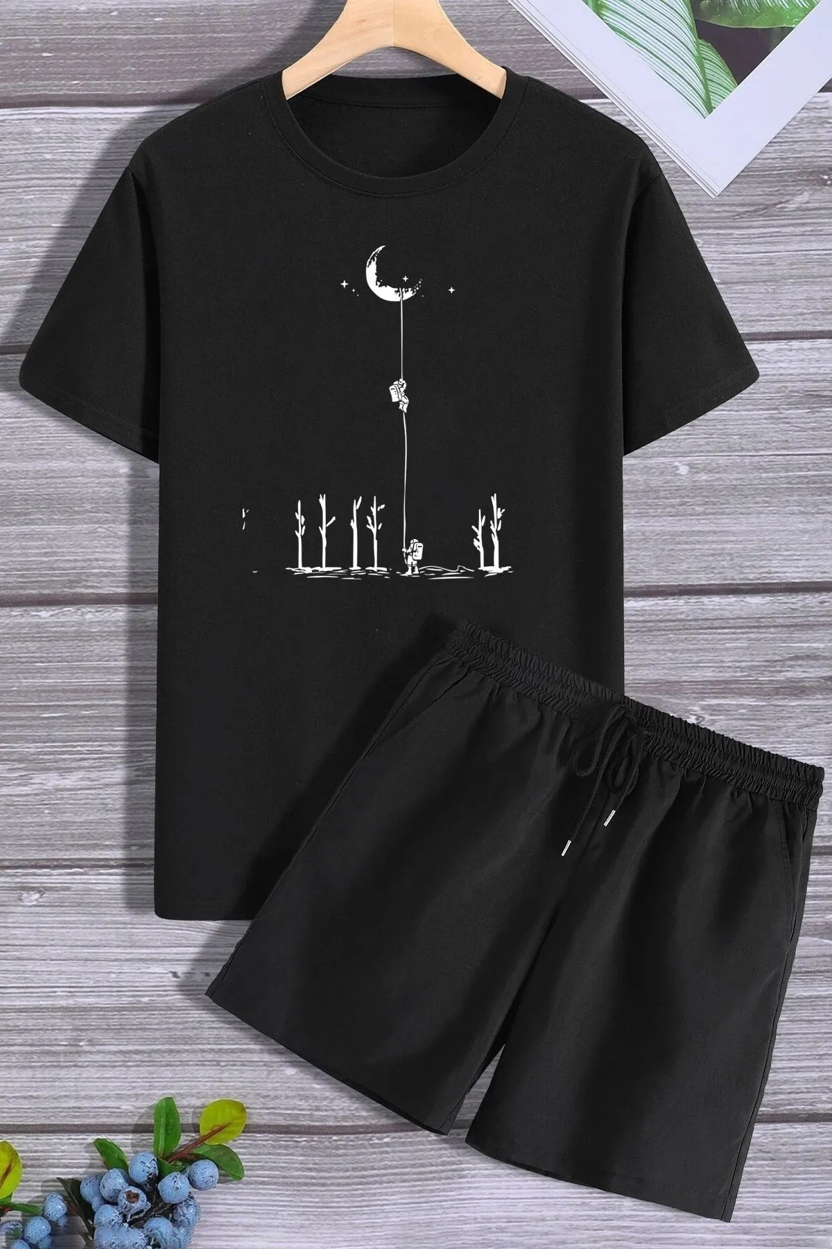 trendypassion  Shorts-T-Shirt-Trainingsanzug-Set mit Weltraum-Thema