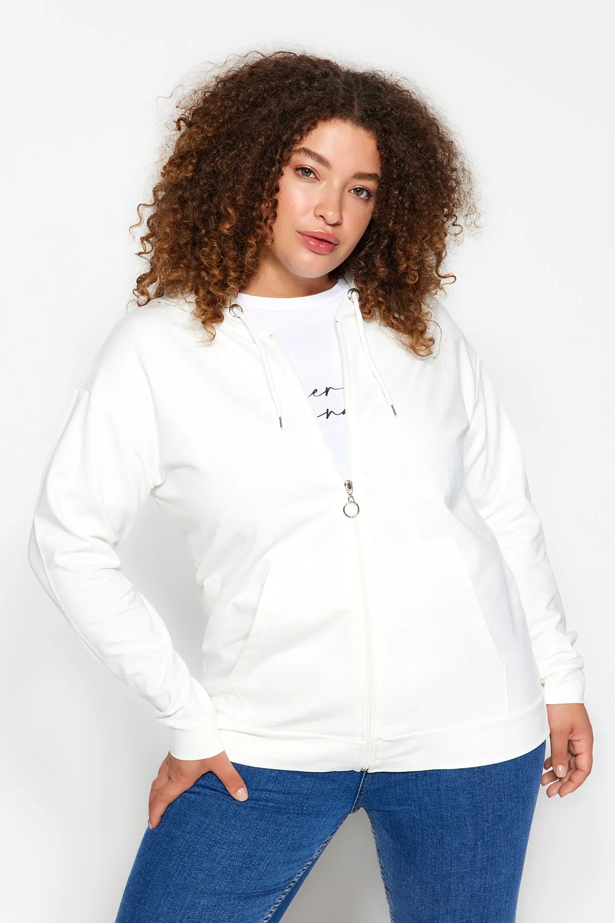 Trendyol Curve  Ecrufarbenes, dünnes Strick-Sweatshirt mit Kapuze und Reißverschluss TBSSS22SW0169
