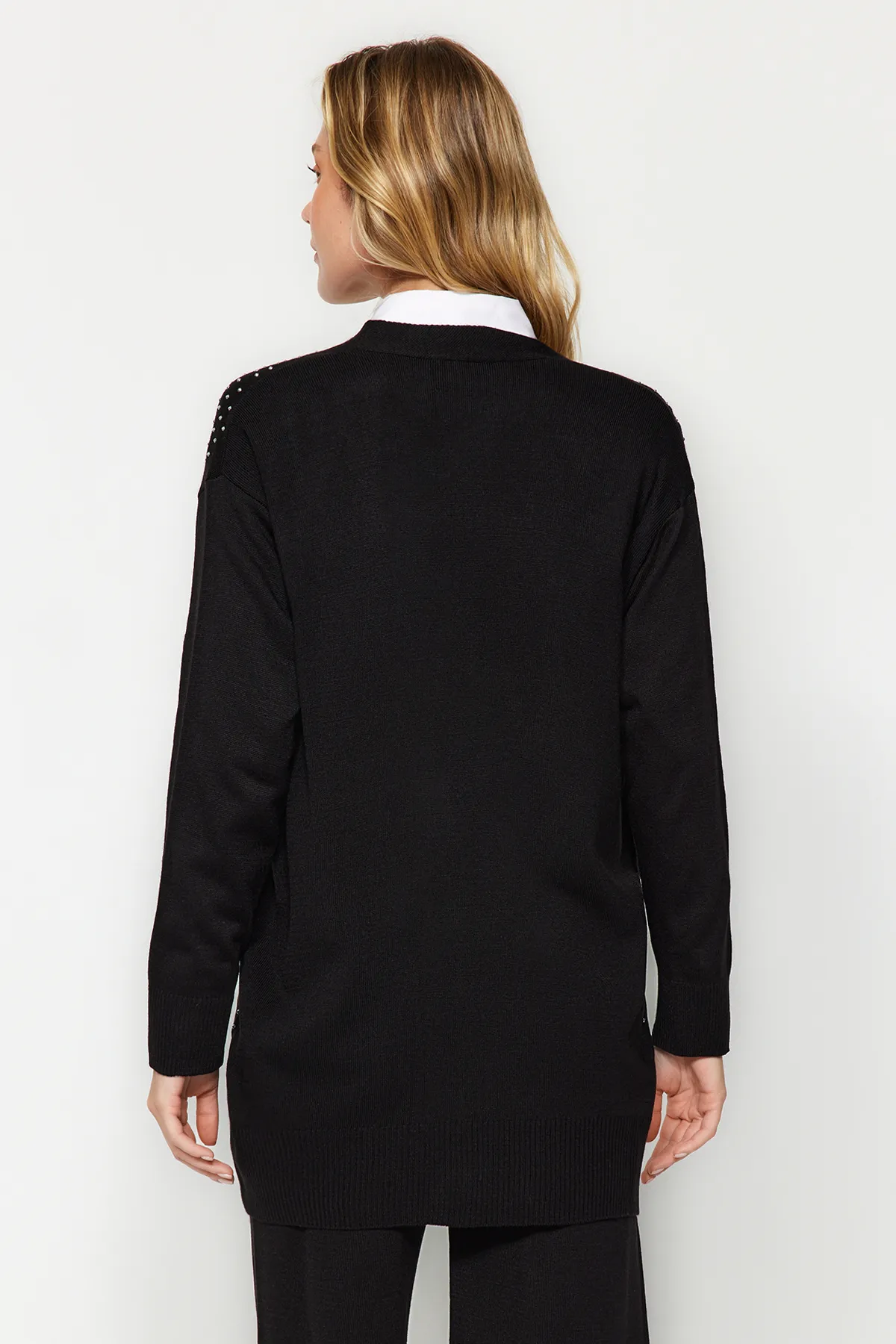 Trendyol Modest  Schwarzes Set aus Strickjacke und Hose mit Schmucksteinen, Oberteil und Unterteil TCTAW24US00079