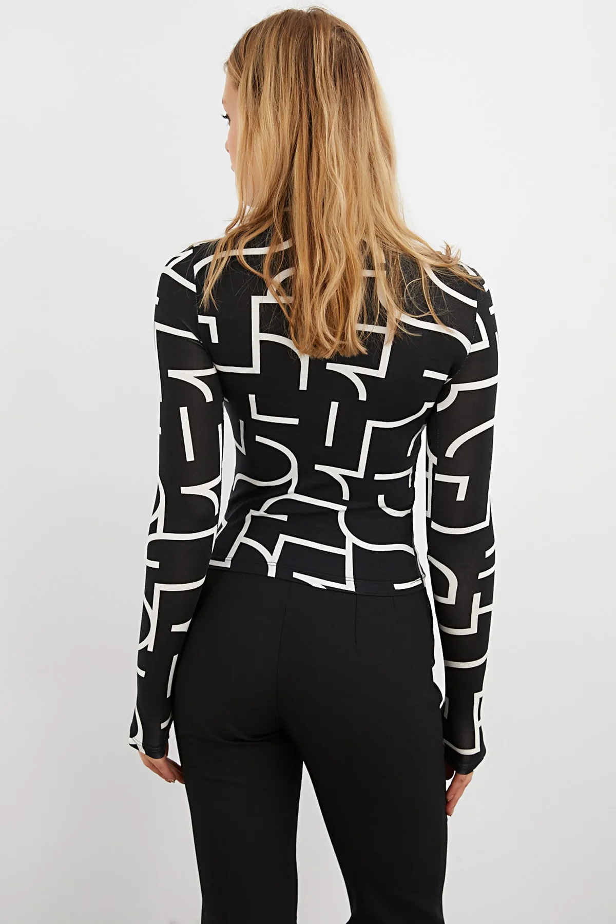Cool & Sexy  Schwarze Damenbluse mit halbem Fischermuster LPP1133